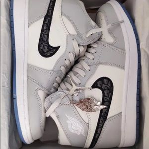 Meet your Posher, Troy